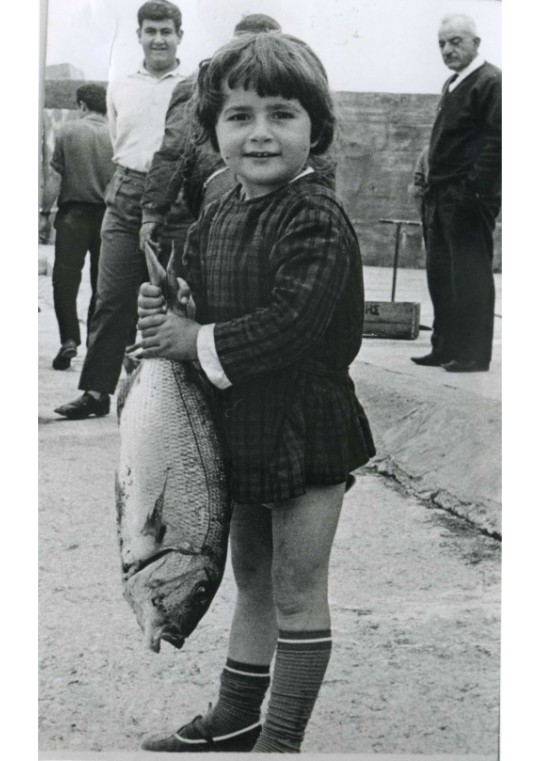 το κοριτσι με το μεγαλο ψαρι