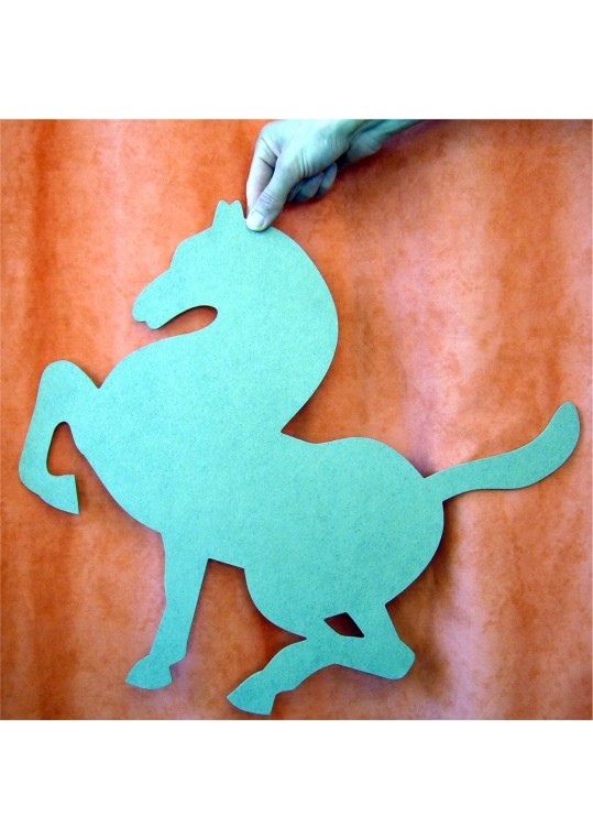 αλογο κομμένο σε ξύλο